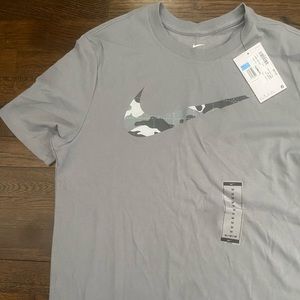 The Nike Tee Dri-Fit Mens Medium